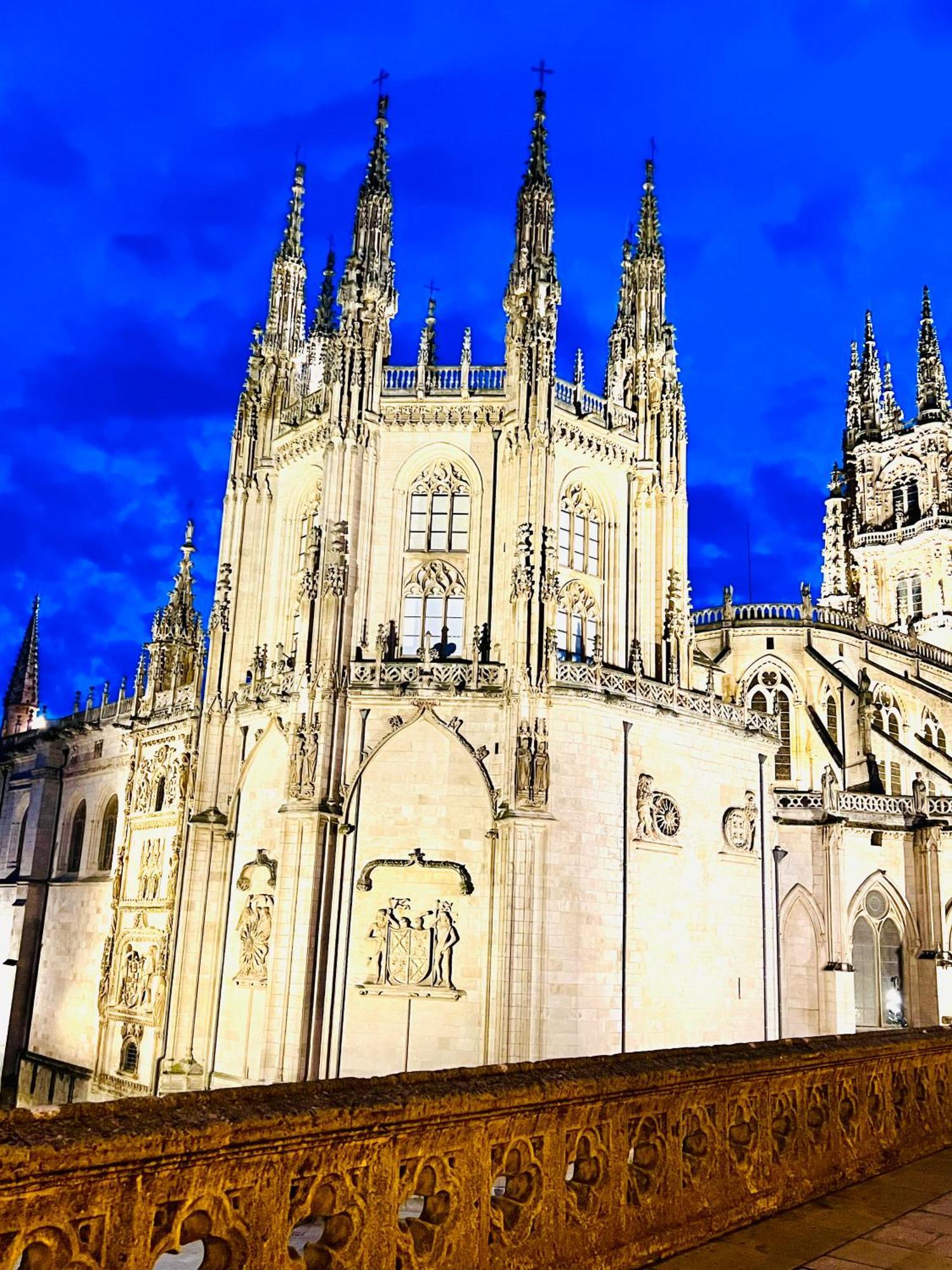 El Capricho De Claudia_ Apartamentos Burgos Catedral Eksteriør bilde